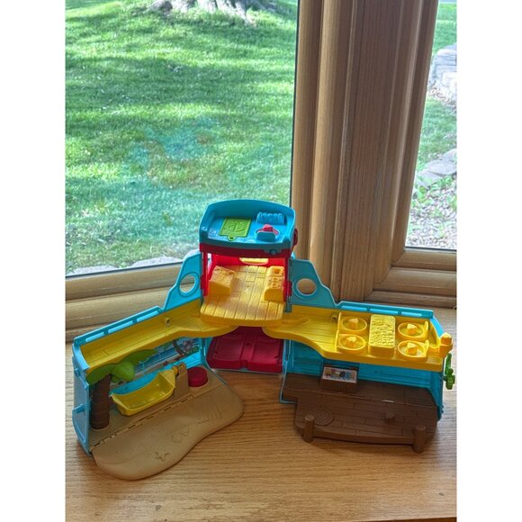 Fisher Price Little People Travel Together Friend Ship Playset With Figures & Ac - Picture 7 of 7